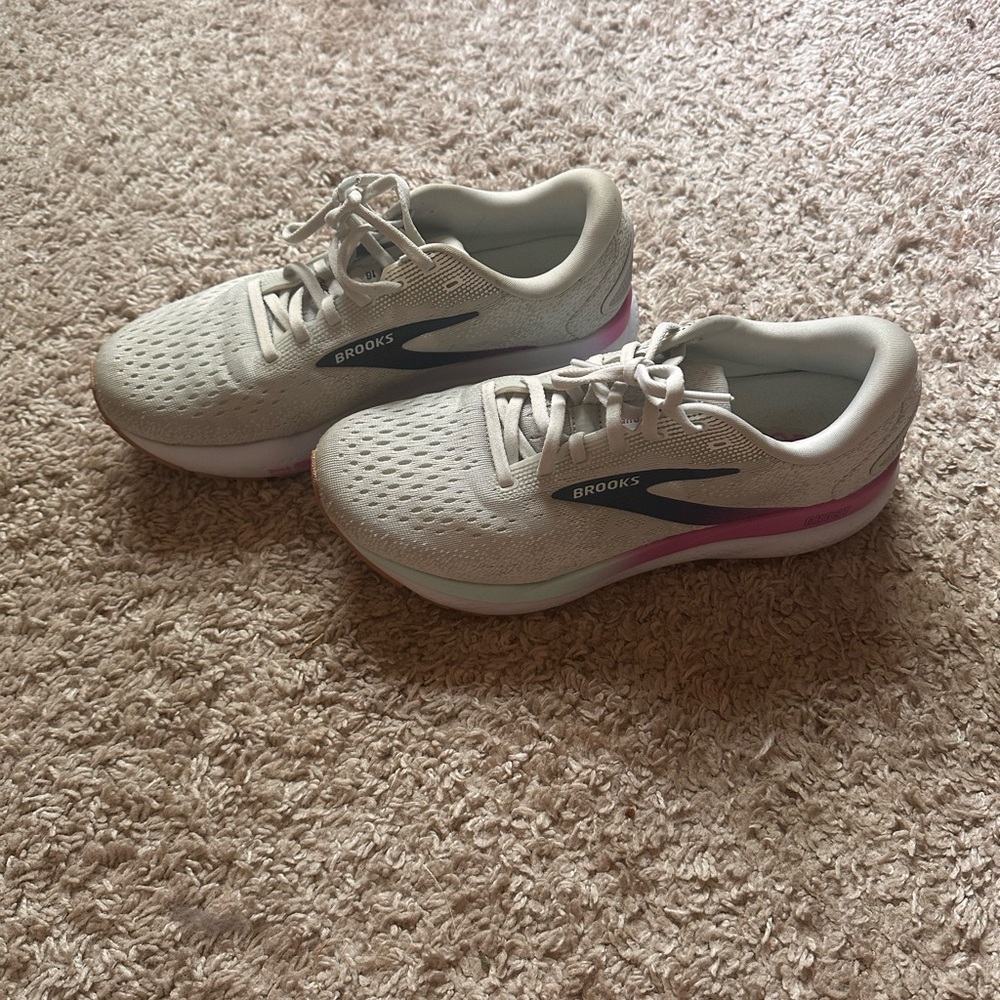 Brooks White ghost 16 Athletic Sneakers